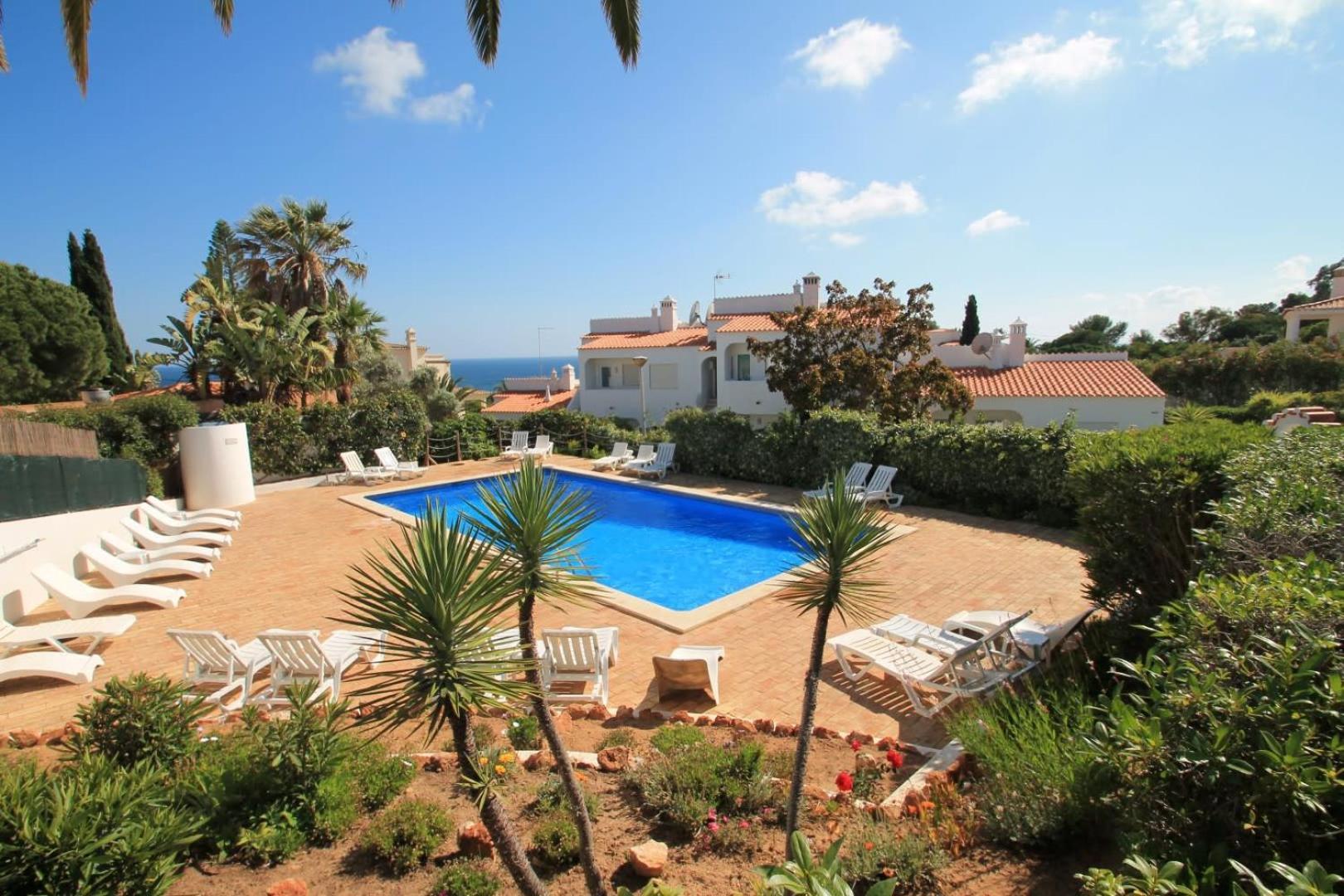 Casa Scarlett Walk To Communal Pool Apartment